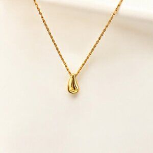 Gold Teardrop Pendant Necklace - Droplet